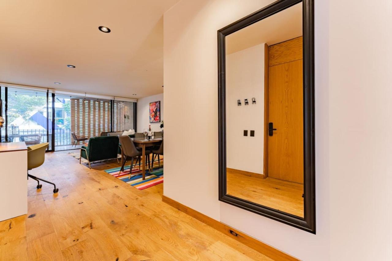 Spacious Art Filled Walk To Condesa Restaurants Holiday home Mexico City