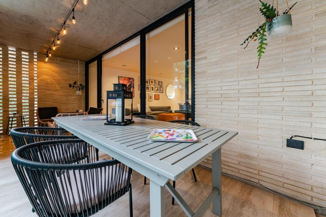 Spacious Art Filled Walk To Condesa Restaurants Holiday home Mexico City